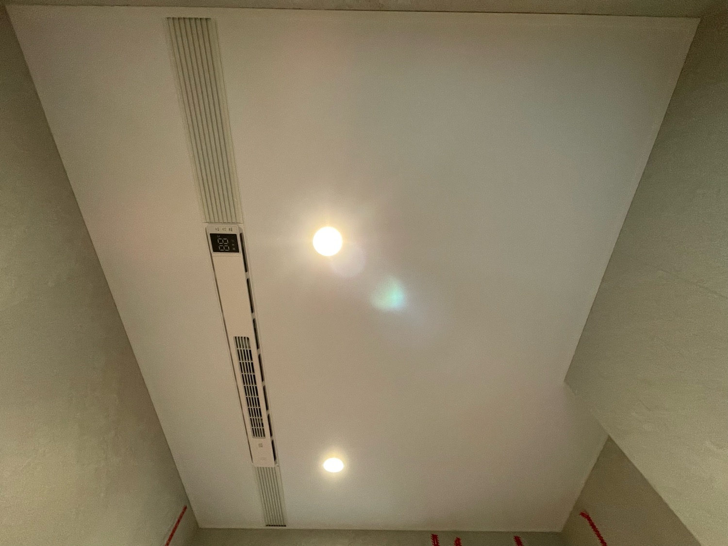 次卫顶面与 XF-08D 线型浴霸